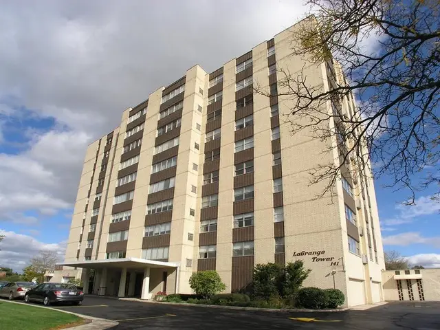 141 N La Grange Road #1006, La Grange, IL 60525 - Image #1