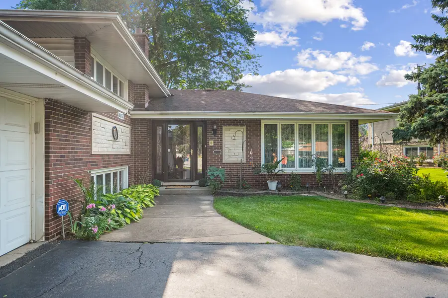 8832 Pleasant Avenue, Hickory Hills, IL 60457 - Image #3