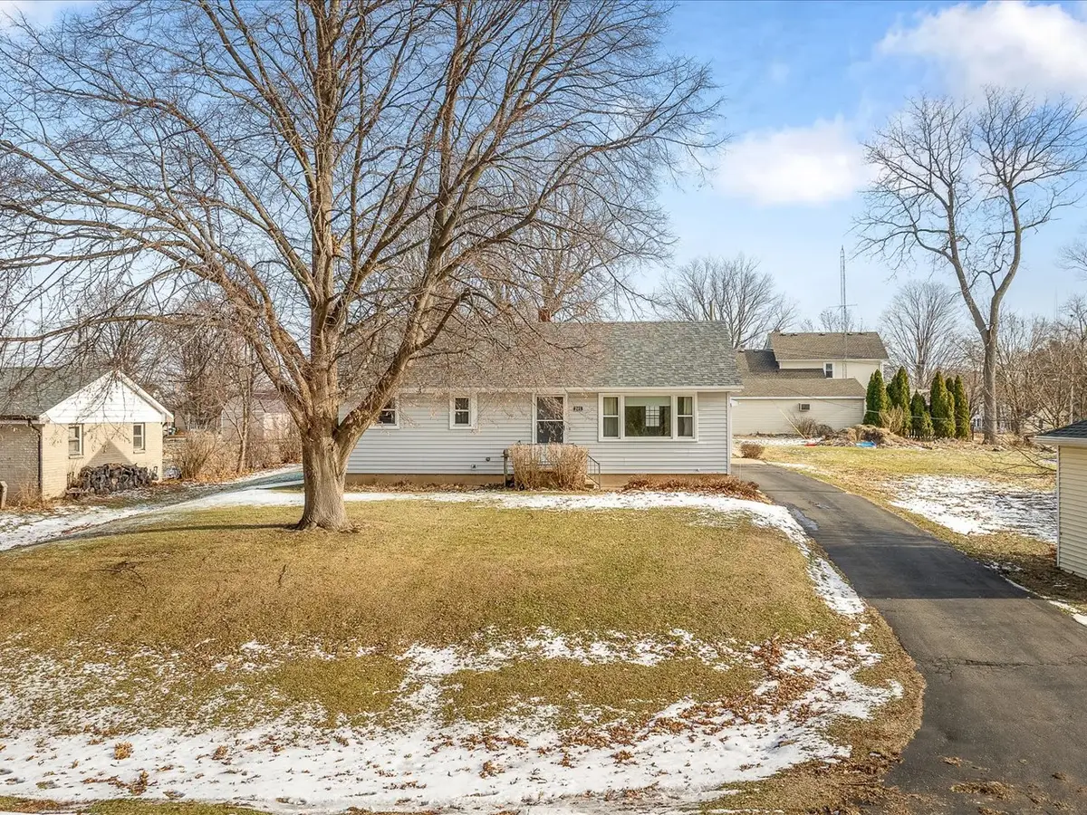 205 N Seward Street, Winnebago, IL 61088 - Image #1