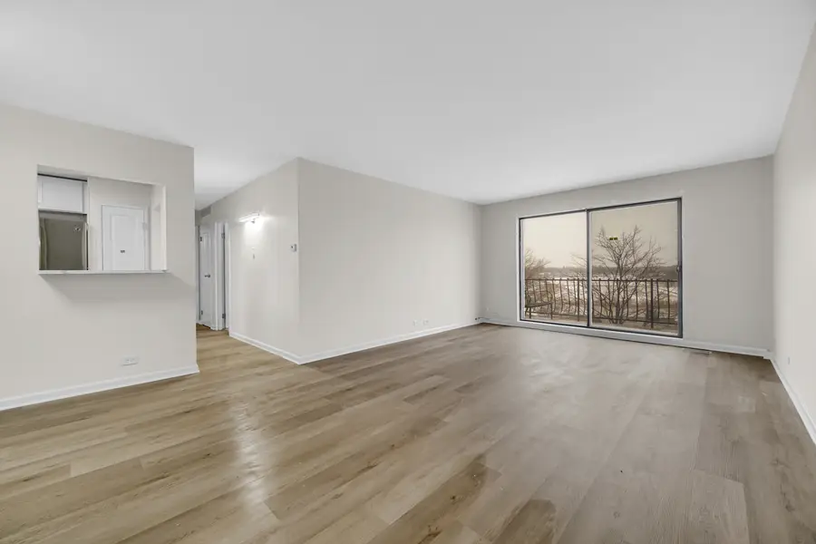 900 W Sunset Drive #405, Glenwood, IL 60425 - Image #3