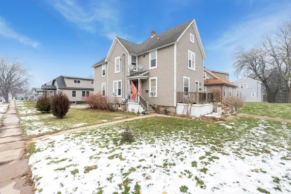 118 W Donovan Avenue, Woodstock, IL 60098