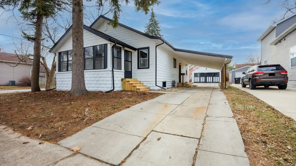 611 E Olive Street, Bloomington, IL 61701 - Image #1