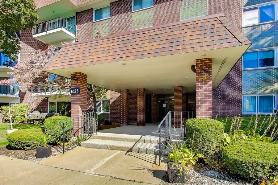 1025 S Fernandez Avenue #3B, Arlington Heights, IL 60005 - Image #3