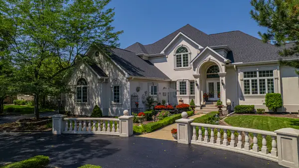 836 Royal Dublin Lane, Dyer, IN 46311