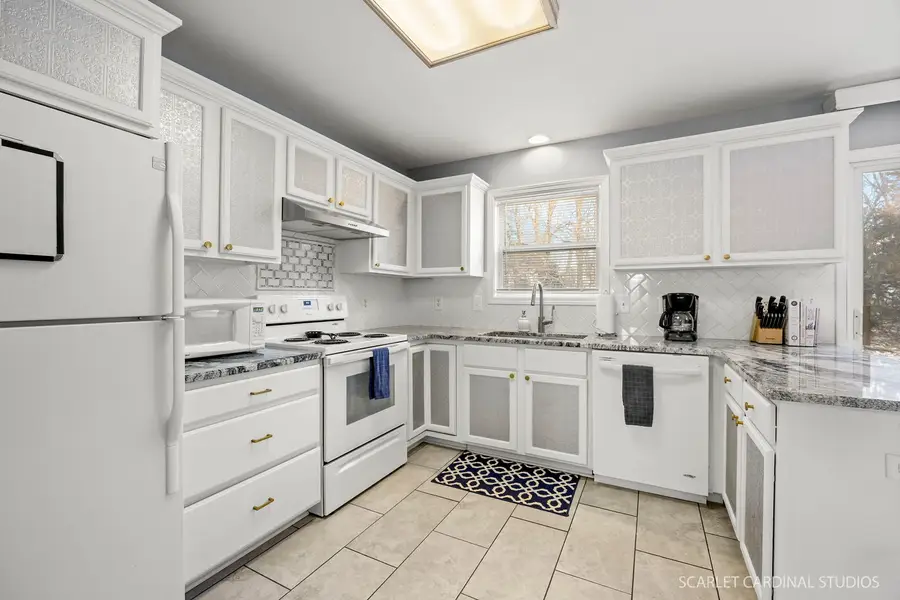 430 Turnbury Court E, Dekalb, IL 60115 - Image #2