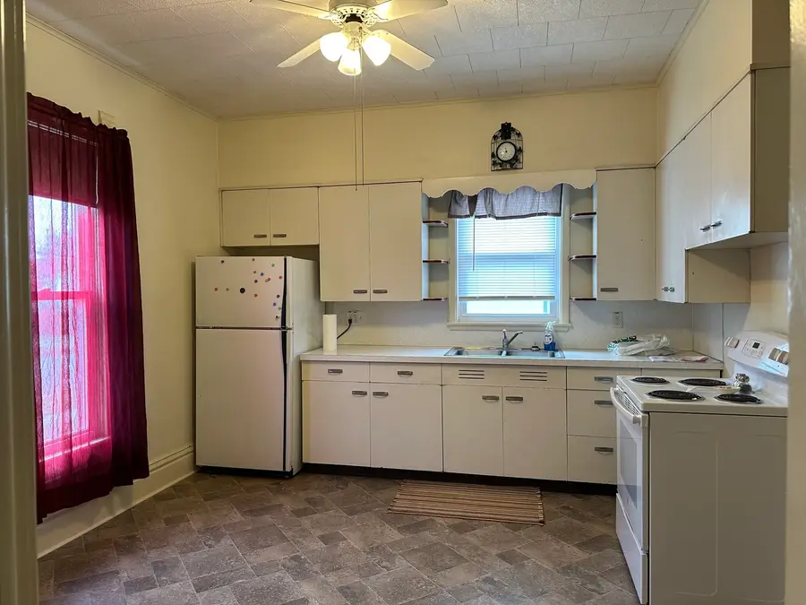 109 E Morris Street, Morrison, IL 61270 - #2