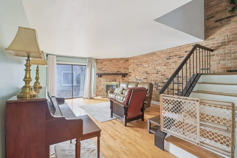 105 W Dover Drive, Mount Prospect, IL 60056 - Image #3