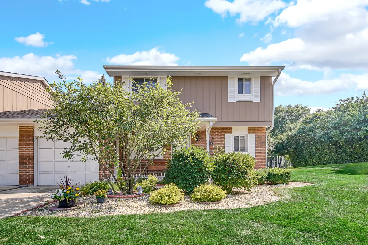 1010 Heathrow Court, Wheaton, IL 60189 - Image #1