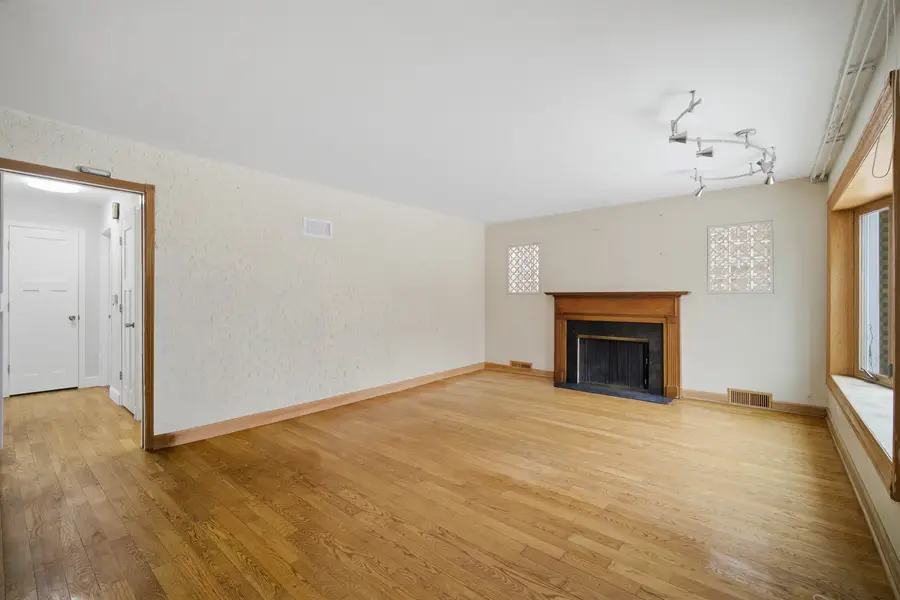 7525 Karlov Avenue, Skokie, IL 60076 - Image #3