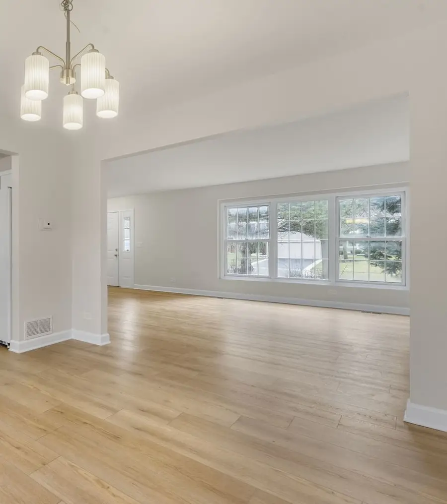 608 Carriage Hill Road, Island Lake, IL 60042 - Image #2