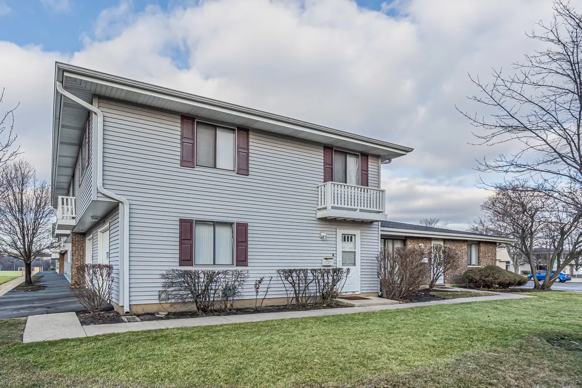 129 Millbrook Lane #129, Schaumburg, IL 60193 - Image #1