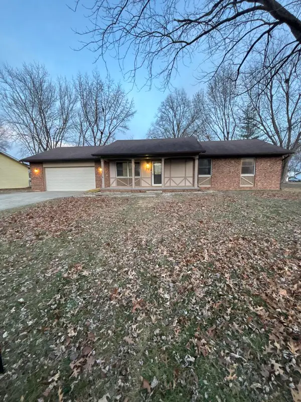 112 Donoho Drive, Salem, IL 62881