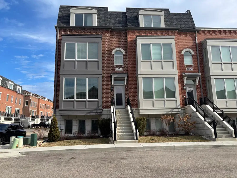 1251 Gateway Court, Northbrook, IL 60062 - Image #2