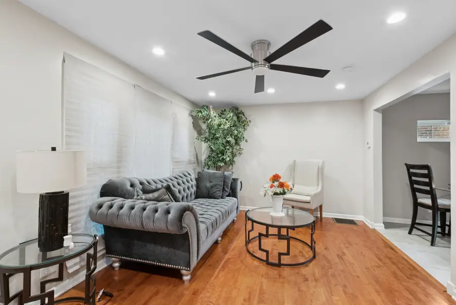 9127 S Essex Avenue, Chicago, IL 60617 - Image #2