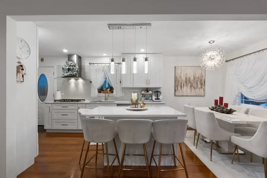 8239 Sayre Avenue, Burbank, IL 60459 - #3