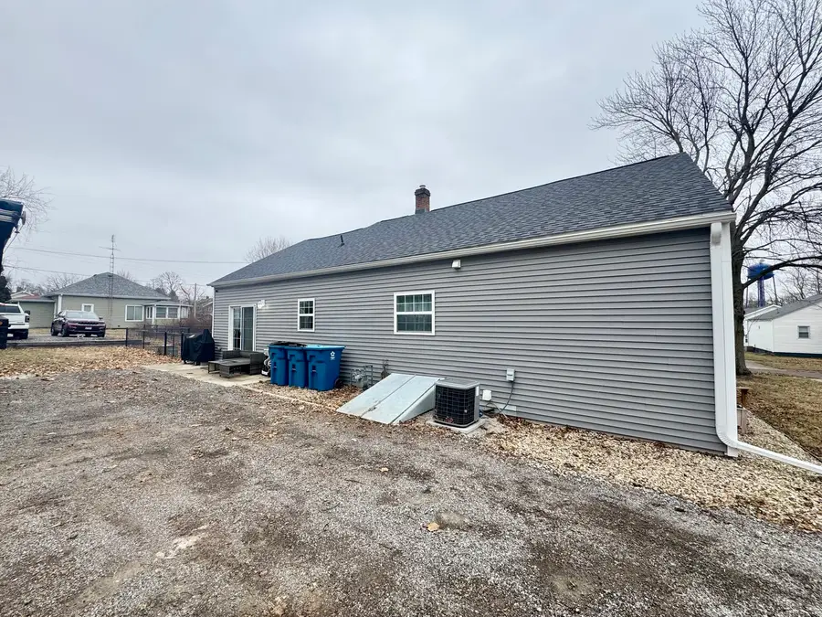 402 N Center Street, Colfax, IL 61728 - Image #2