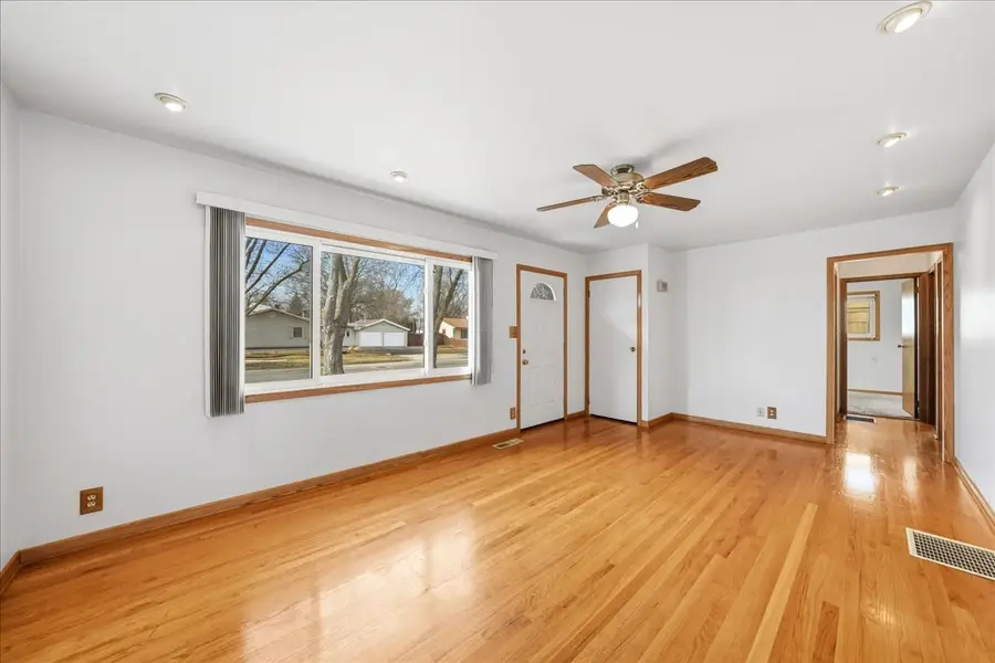 900 Brentwood Drive, Joliet, IL 60435 - Image #3