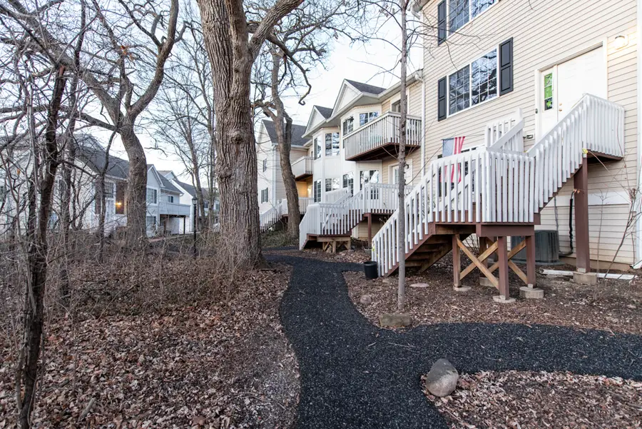 341 W Treehouse Lane #11-4, Round Lake, IL 60073 - Image #2