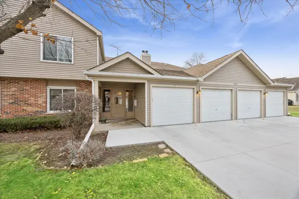 7030 Park Lane Court #101, Woodridge, IL 60517