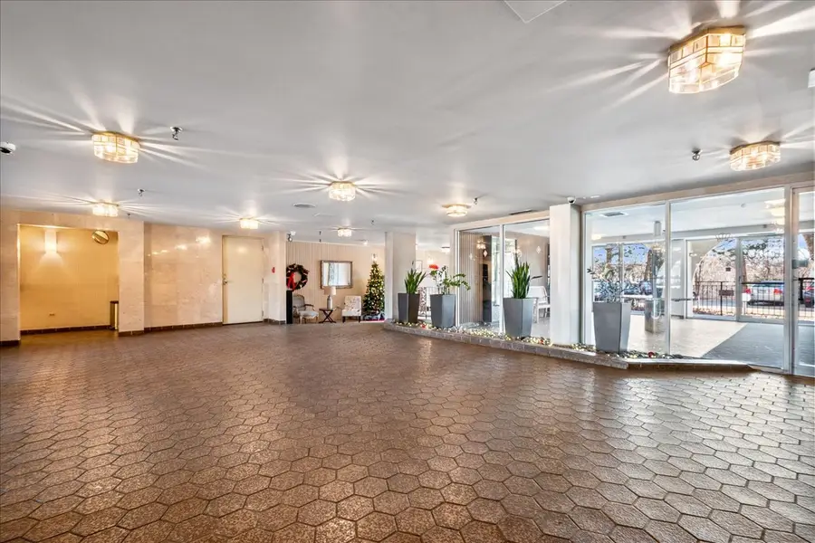 6400 N Cicero Avenue #516, Lincolnwood, IL 60712 - #2