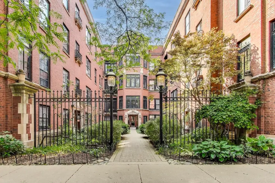 2918 N Pine Grove Avenue #3, Chicago, IL 60657 - Image #2