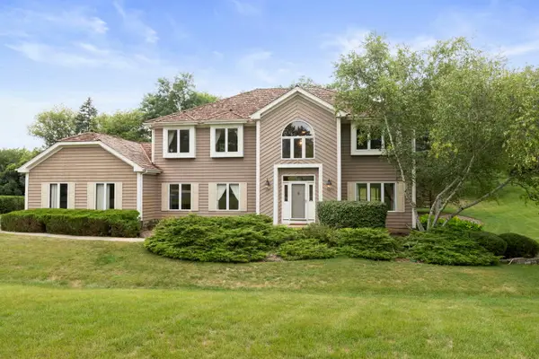 25410 N Cayuga Trail, Lake Barrington, IL 60010