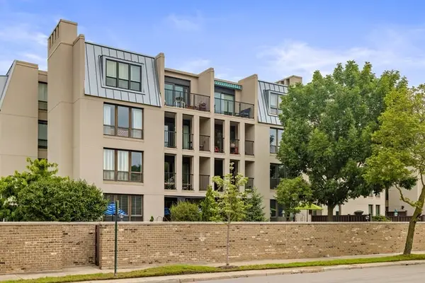 640 Winnetka Mews #405, Winnetka, IL 60093