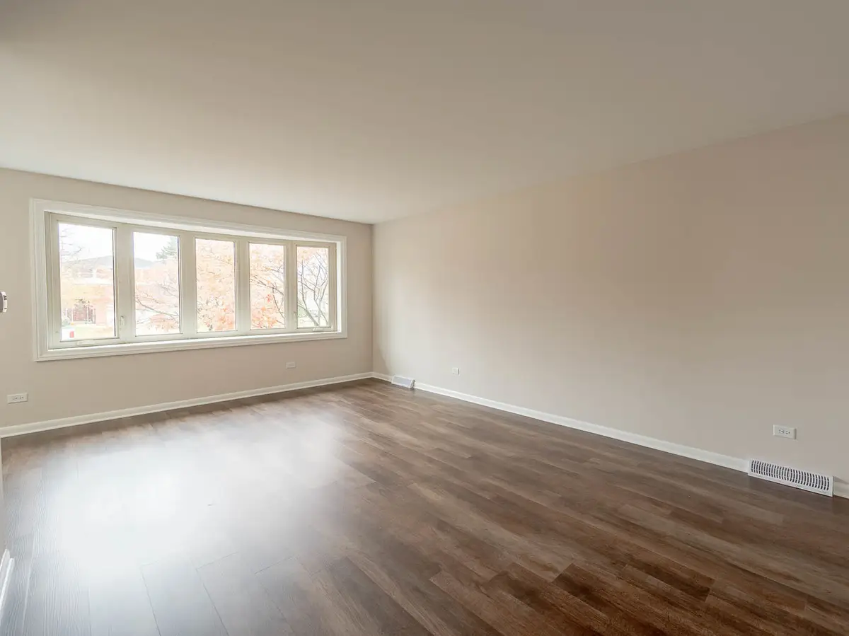 5620 W 99th Street, Oak Lawn, IL 60453 - Image #1