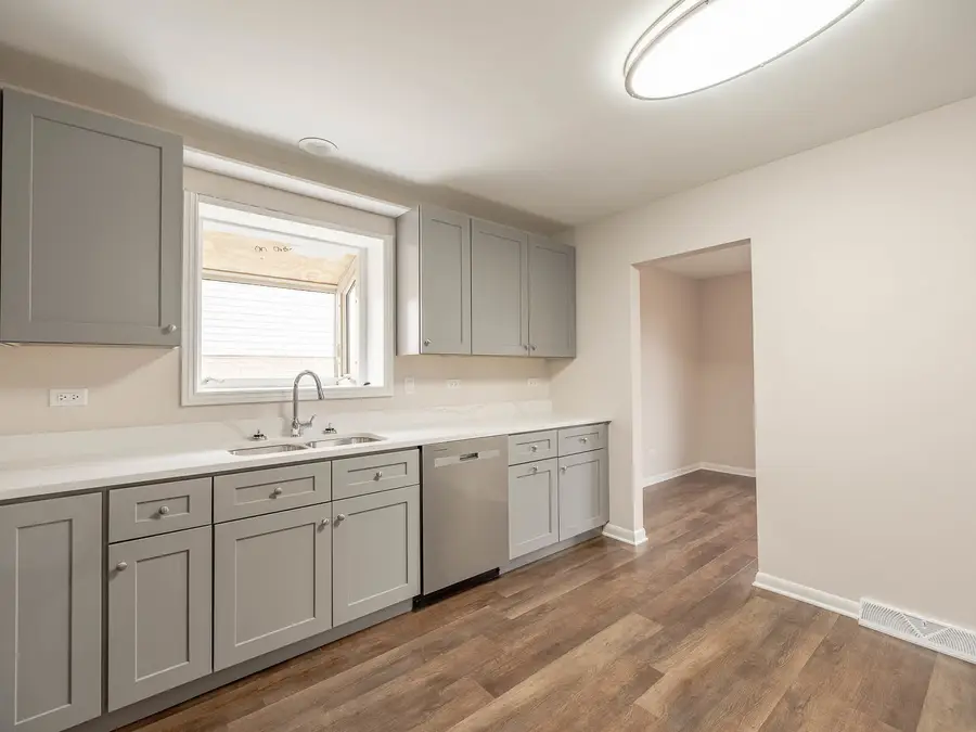 5620 W 99th Street, Oak Lawn, IL 60453 - Image #3