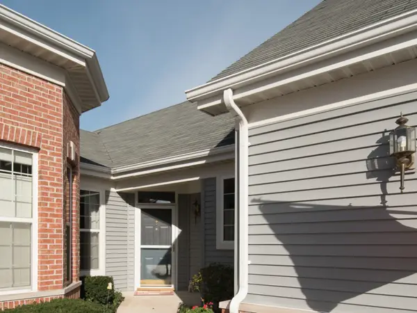 21406 Mays Lake Drive, Crest Hill, IL 60403