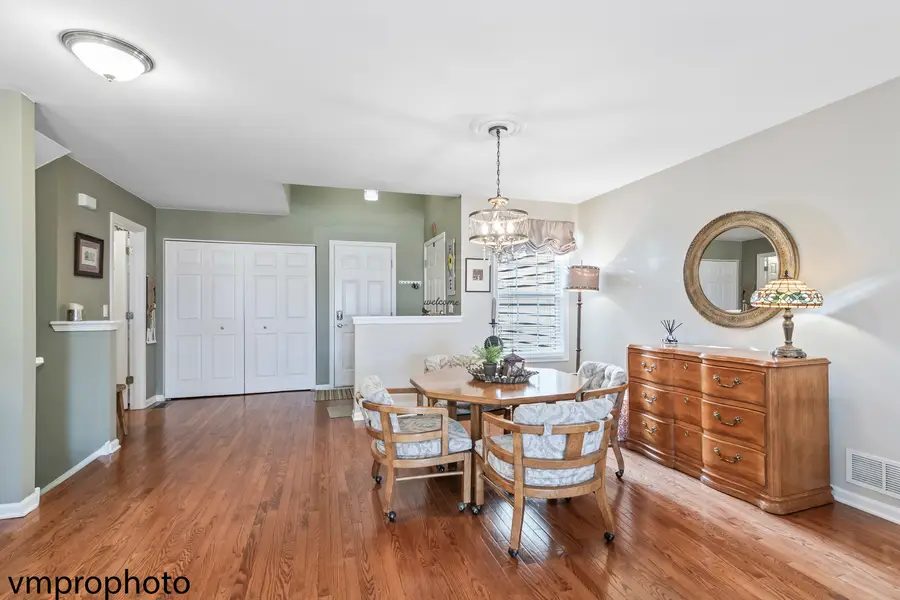 294 W Fairview Circle, Palatine, IL 60067 - Image #2