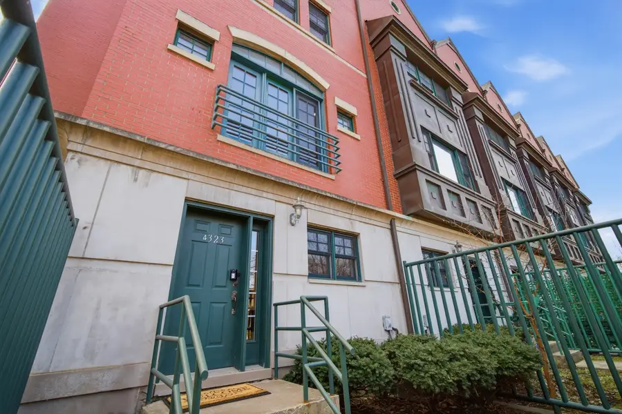 4323 W Peterson Avenue, Chicago, IL 60646 - #2