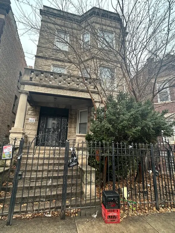3944 W Gladys Avenue, Chicago, IL 60624