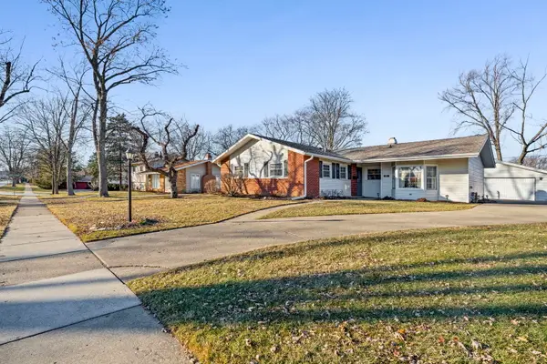 670 Edgemont Lane, Hoffman Estates, IL 60169