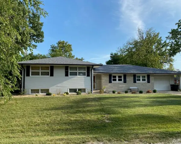 9 Orchard Drive, Charleston, IL 61920