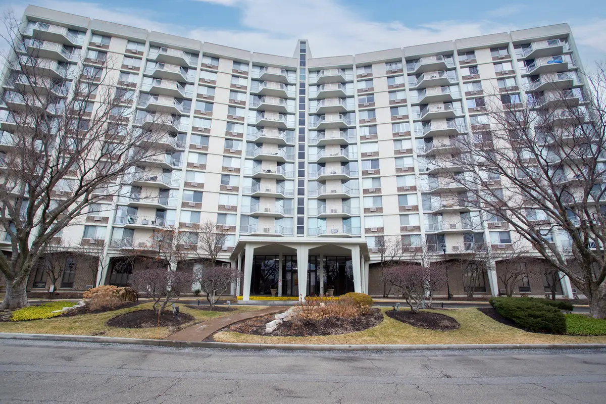 20 N Tower Road #12J, Oak Brook, IL 60523 - Image #1