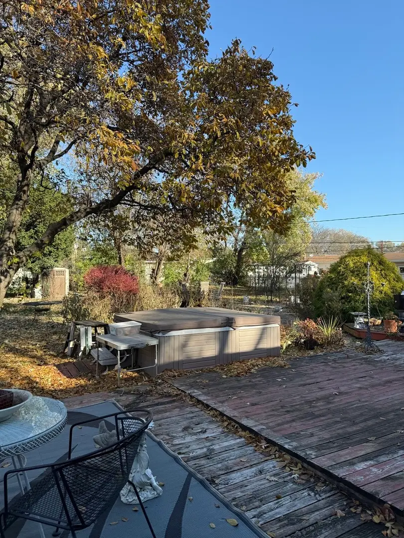 655 W Comstock Avenue, Elmhurst, IL 60126 - Image #2