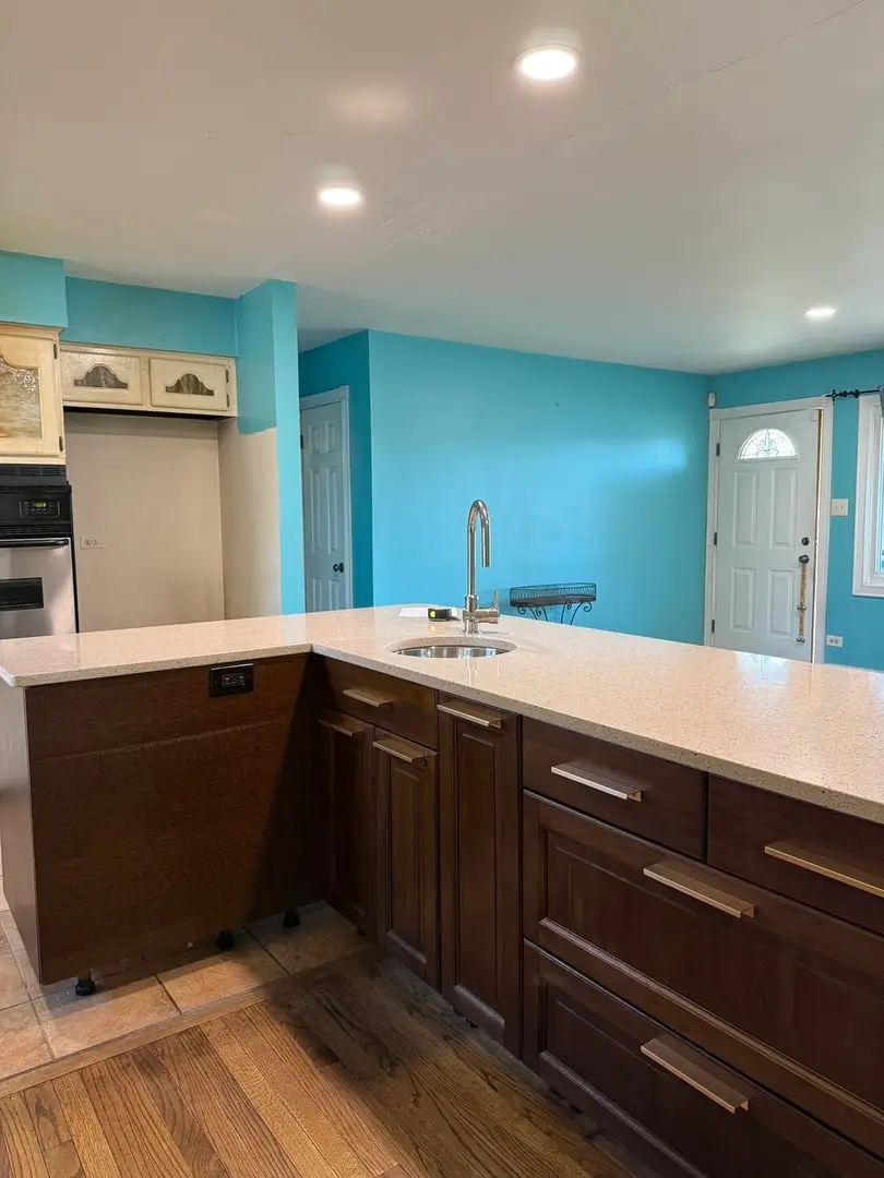 655 W Comstock Avenue, Elmhurst, IL 60126 - Image #2