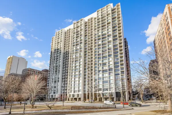 3200 N Lake Shore Drive #1403, Chicago, IL 60657
