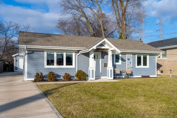 926 S Golf Cul De Sac Street, Des Plaines, IL 60016