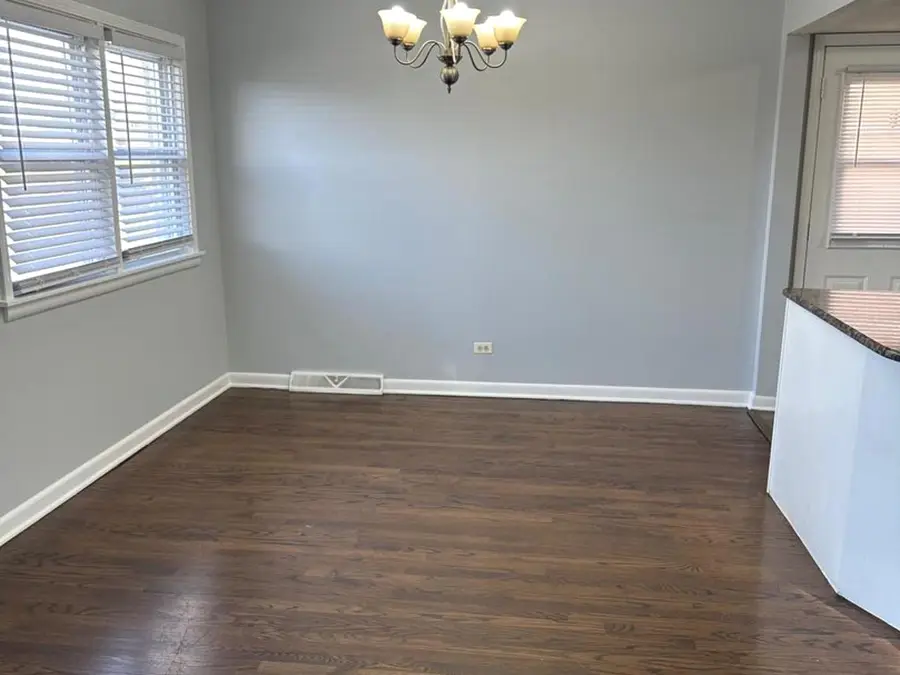 7843 S Luna Avenue, Burbank, IL 60459 - Image #2