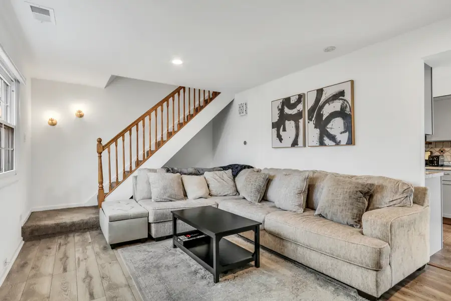 655 Hale Court, Wheeling, IL 60090 - Image #2