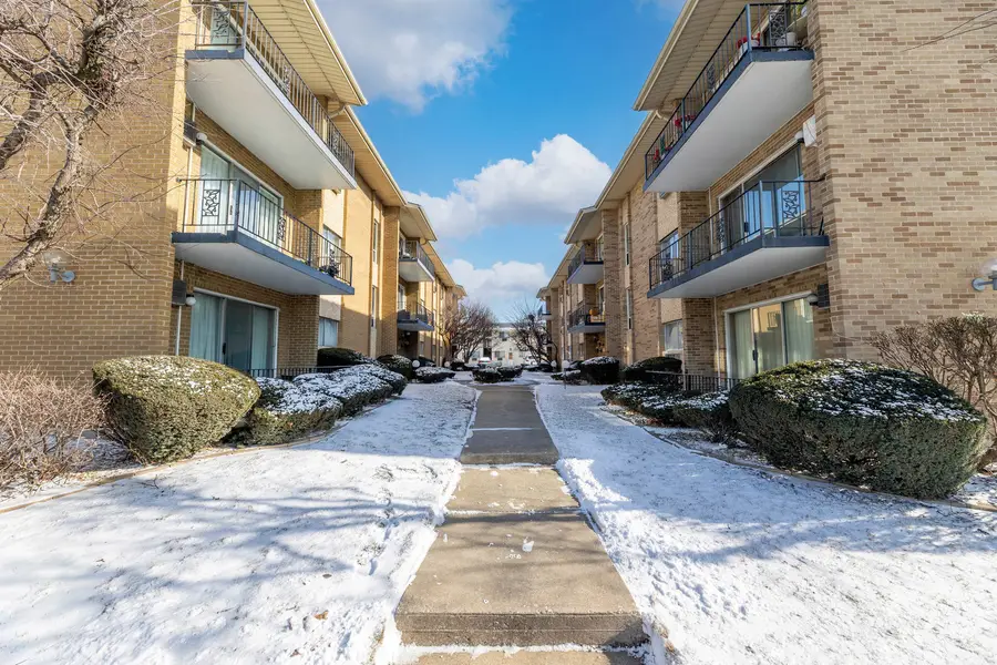 10117 S Cicero Avenue #206, Oak Lawn, IL 60453 - Image #2