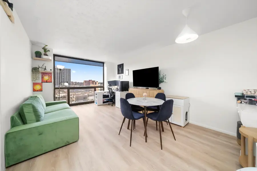 4343 N Clarendon Avenue #911, Chicago, IL 60613 - Image #2