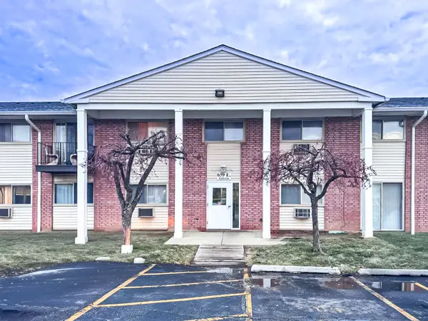 659 E Fullerton Avenue #209, Glendale Heights, IL 60139