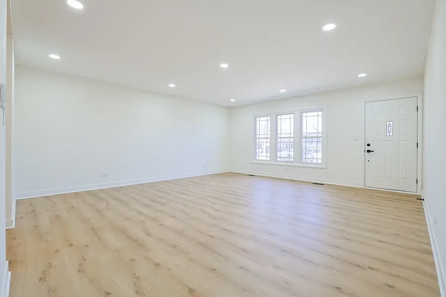 7784 Huntington Circle S, Hanover Park, IL 60133 - Image #3