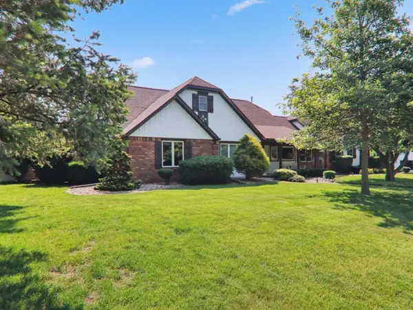 2215 Woodfield Road, Bloomington, IL 61704