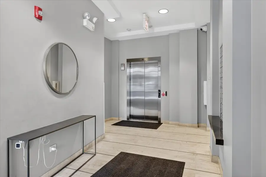 1550 W Cornelia Avenue #401, Chicago, IL 60657 - Image #3