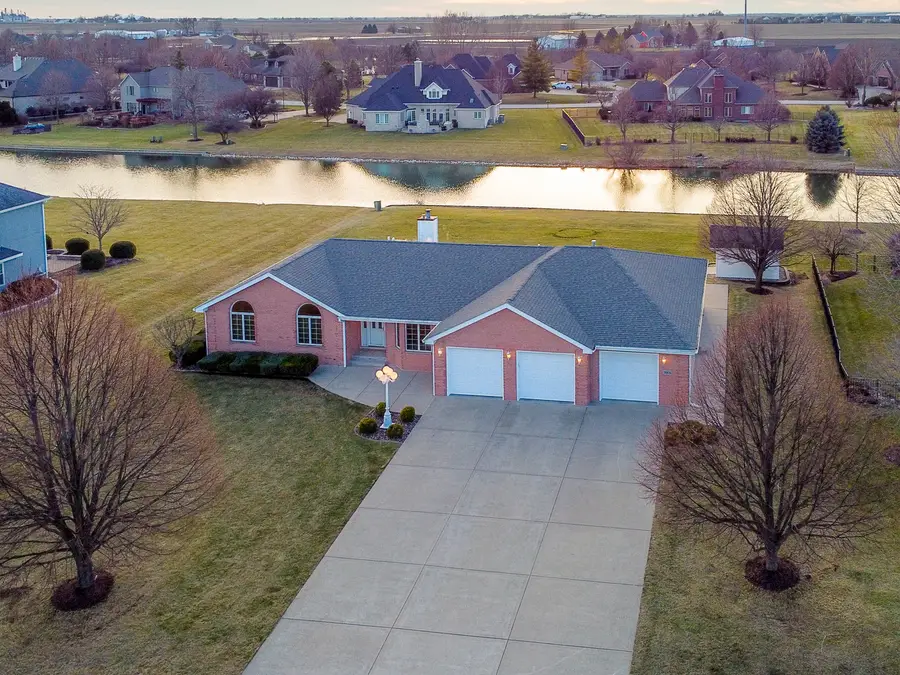 18816 S Chestnut Drive, Shorewood, IL 60404 - Image #2