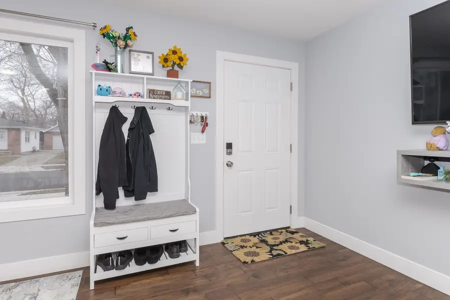 221 Meadowbrook Drive, Bloomington, IL 61701 - Image #2